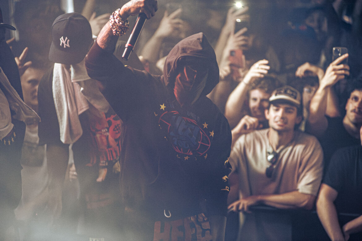 Westside Gunn mascherato
